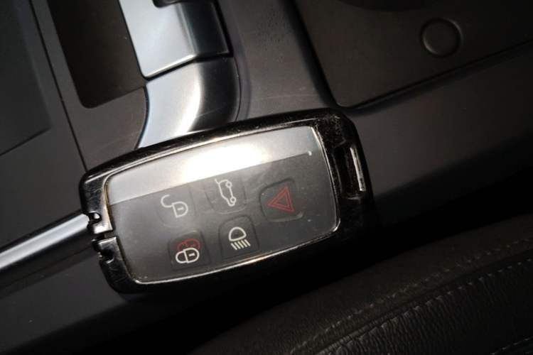 Used Land Rover Discovery Sport 2017 2.0T HSE Interior 1