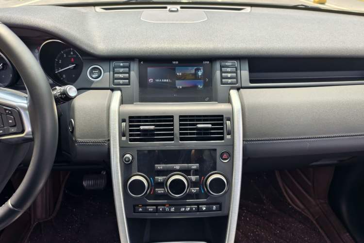 Used Land Rover Discovery Sport 2017 2.0T SE Interior 2