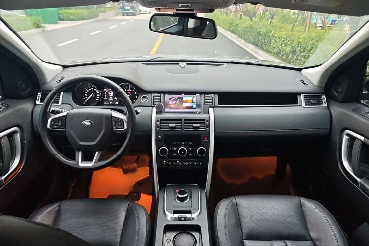 Used Land Rover Discovery Sport 2017 2.0T SE Interior 2