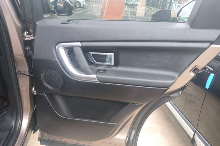 Used Land Rover Discovery Sport 2017 2.0T SE Interior 3