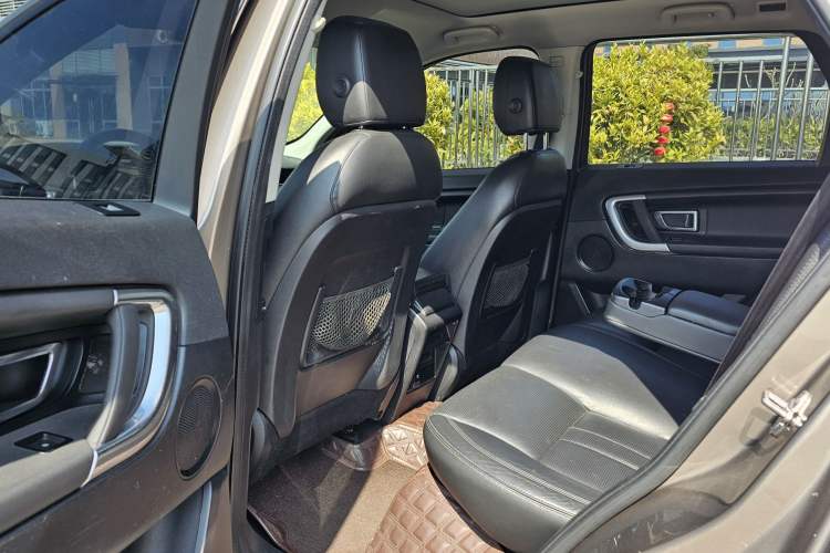 Used Land Rover Discovery Sport 2017 2.0T SE Interior 3