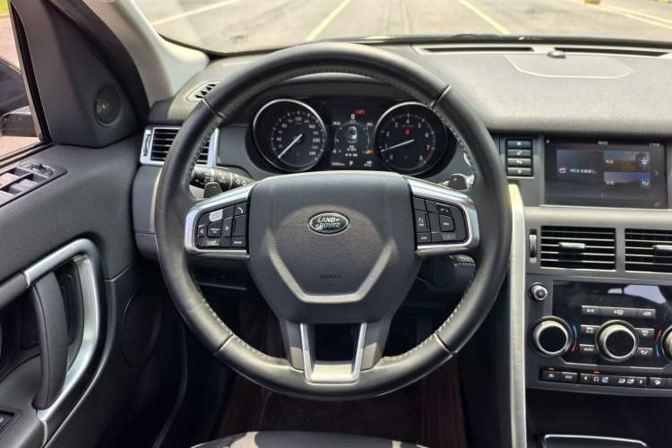 Used Land Rover Discovery Sport 2017 2.0T SE Interior 4