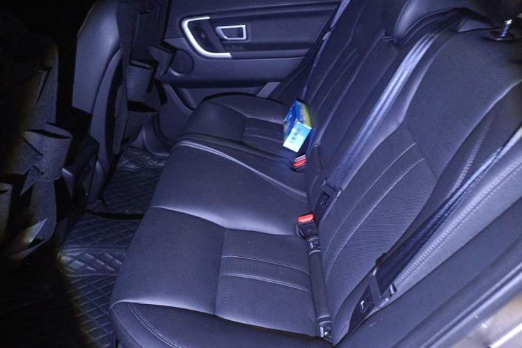Used Land Rover Discovery Sport 2017 2.0T SE Interior 4