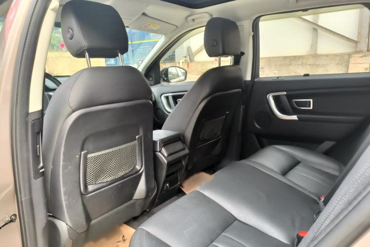 Used Land Rover Discovery Sport 2017 2.0T SE Interior 4