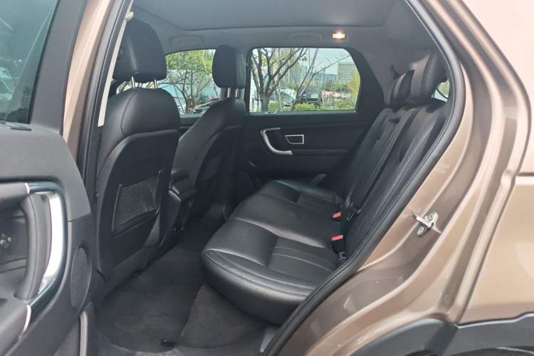 Used Land Rover Discovery Sport 2017 2.0T SE Interior 4