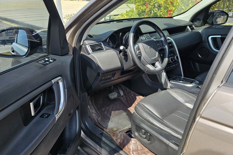 Used Land Rover Discovery Sport 2017 2.0T SE Interior 4