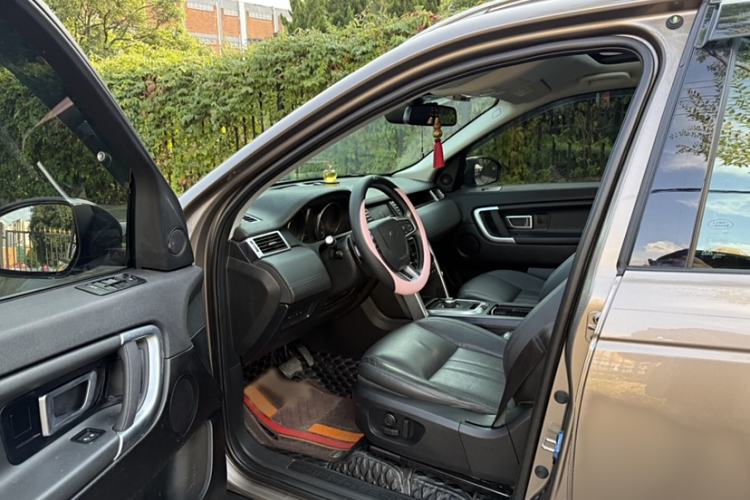 Used Land Rover Discovery Sport 2017 2.0T SE Interior 5