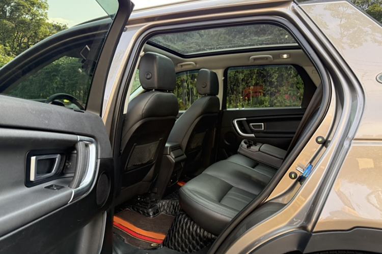 Used Land Rover Discovery Sport 2017 2.0T SE Interior 6