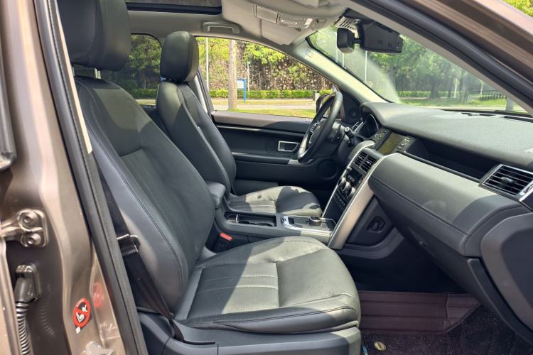 Used Land Rover Discovery Sport 2017 2.0T SE Interior 6