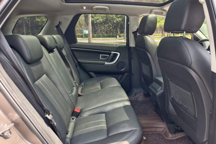 Used Land Rover Discovery Sport 2017 2.0T SE Interior 8