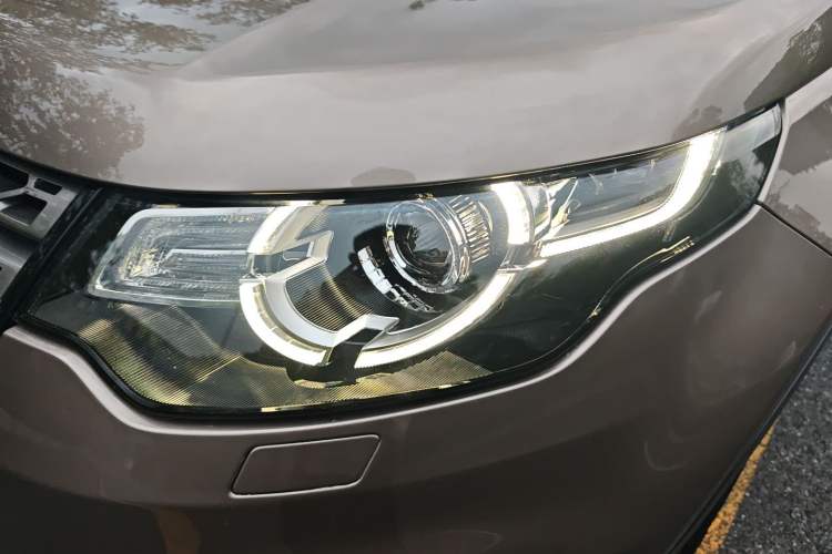 Used Land Rover Discovery Sport 2017 2.0T SE Left Front Headlight