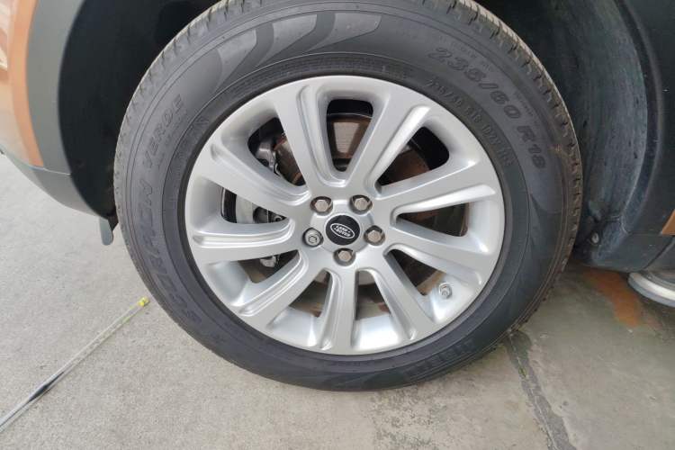 Used Land Rover Discovery Sport 2017 2.0T SE Left Front Wheel Hub