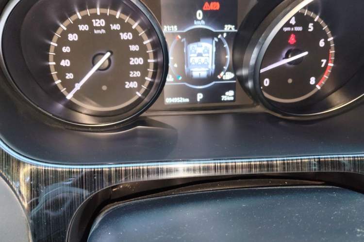Used Land Rover Discovery Sport 2017 2.0T SE Odometer Close Up