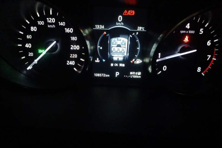 Used Land Rover Discovery Sport 2017 2.0T SE Odometer Close Up