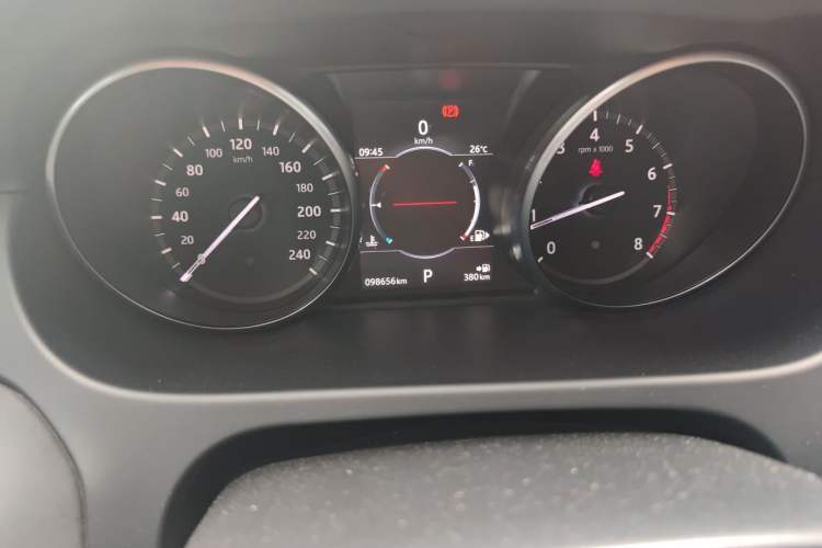 Used Land Rover Discovery Sport 2017 2.0T HSE Odometer Close Up
