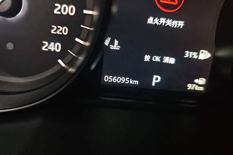 Used Land Rover Discovery Sport 2017 2.0T SE Odometer Close Up