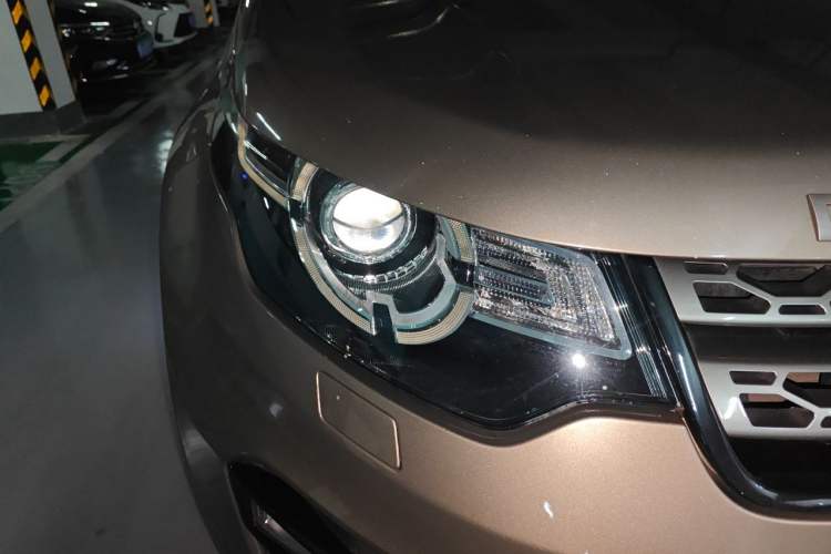 Used Land Rover Discovery Sport 2017 2.0T SE Right Front Headlight
