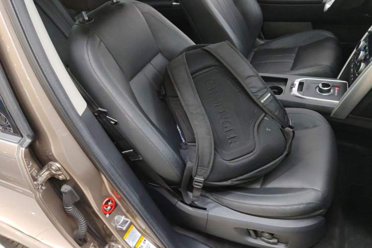 Used Land Rover Discovery Sport 2017 2.0T HSE Right Front Seat