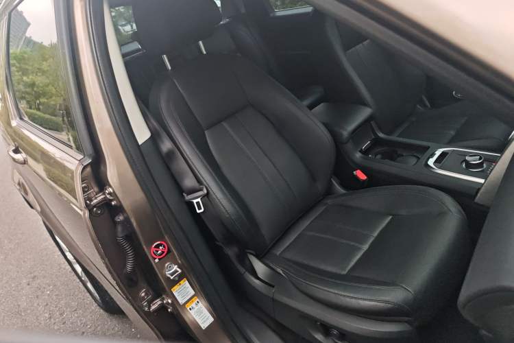 Used Land Rover Discovery Sport 2017 2.0T SE Right Front Seat