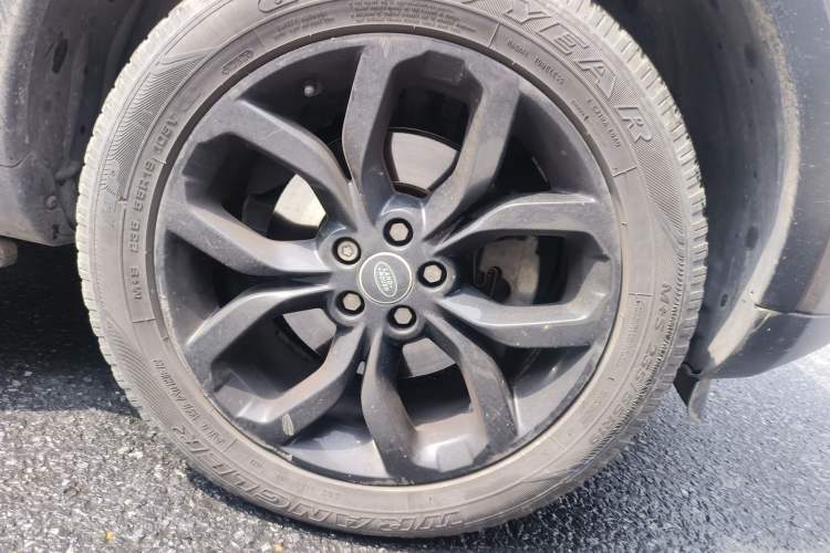 Used Land Rover Discovery Sport 2017 2.0T Cool Black Limited Edition Right Front Wheel Hub