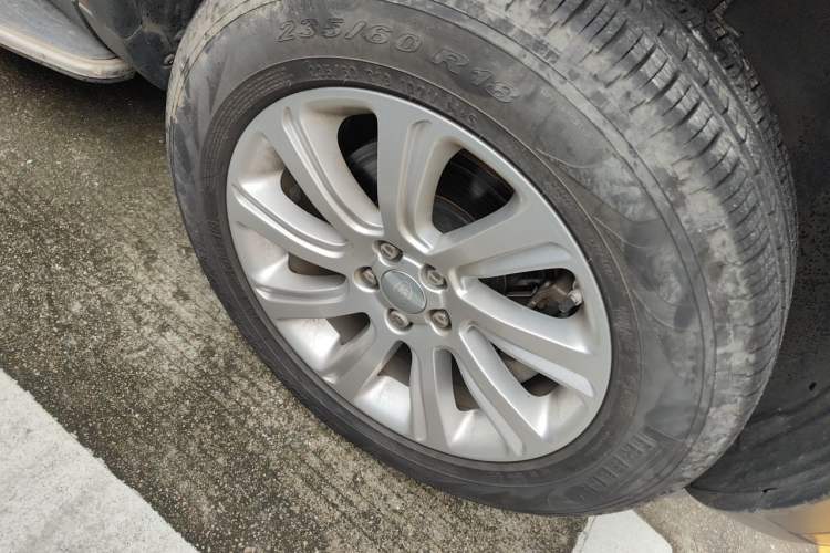 Used Land Rover Discovery Sport 2017 2.0T SE Right Front Wheel Hub