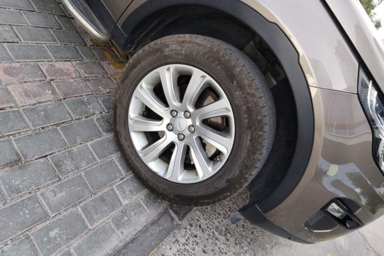 Used Land Rover Discovery Sport 2017 2.0T SE Right Front Wheel Hub