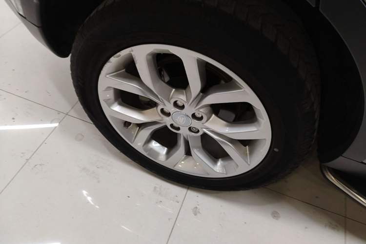 Used Land Rover Discovery Sport 2017 2.0T HSE Right Rear Wheel Hub