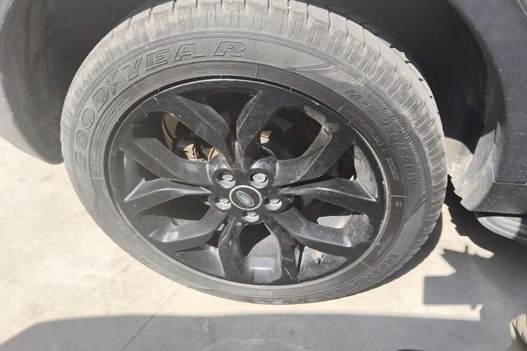 Used Land Rover Discovery Sport 2017 2.0T Cool Black Limited Edition Right Rear Wheel Hub