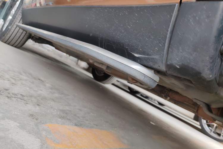 Used Land Rover Discovery Sport 2017 2.0T SE Right Side Sill