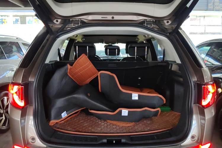 Used Land Rover Discovery Sport 2017 2.0T SE Trunk