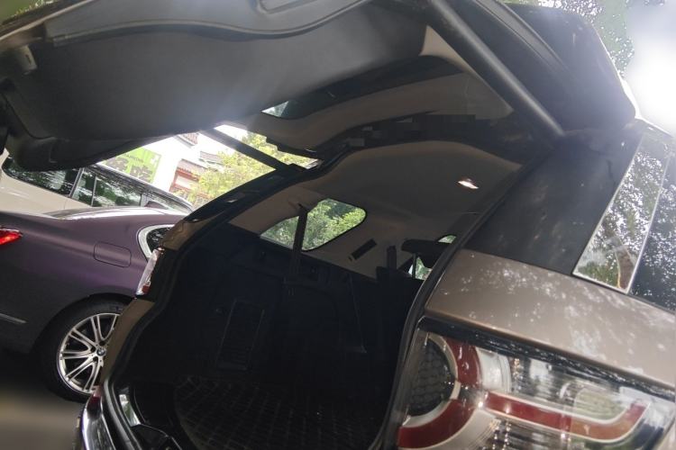Used Land Rover Discovery Sport 2017 2.0T HSE Trunk