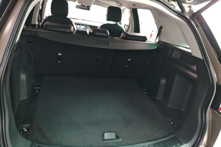 Used Land Rover Discovery Sport 2017 2.0T SE Trunk