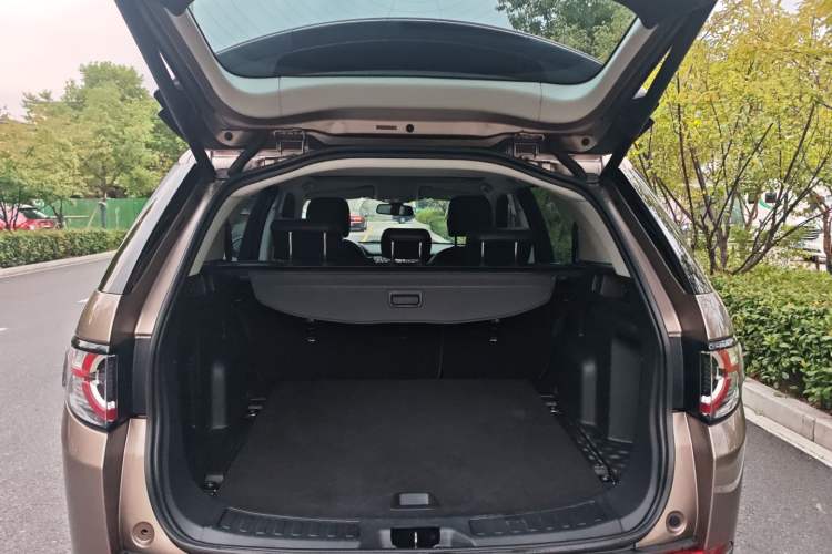 Used Land Rover Discovery Sport 2017 2.0T SE Trunk