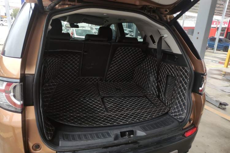 Used Land Rover Discovery Sport 2017 2.0T HSE Trunk