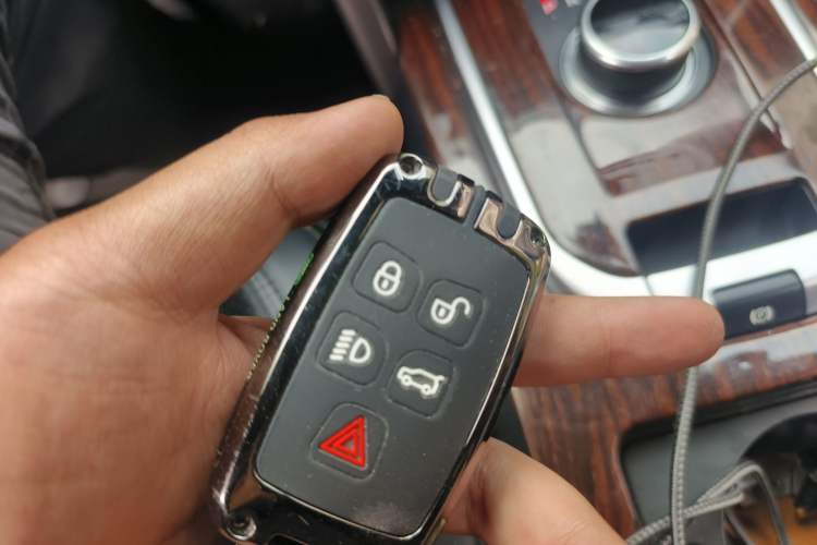 Used Land Rover Discovery Sport 2017 2.0T Cool Black Limited Edition Vehicle Key