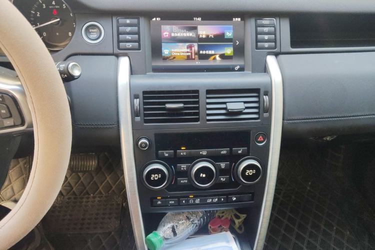 Used Land Rover Discovery Sport 2017 2.0T HSE Audio And AC Panel