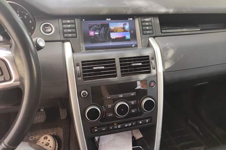 Used Land Rover Discovery Sport 2017 2.0T SE Audio And AC Panel