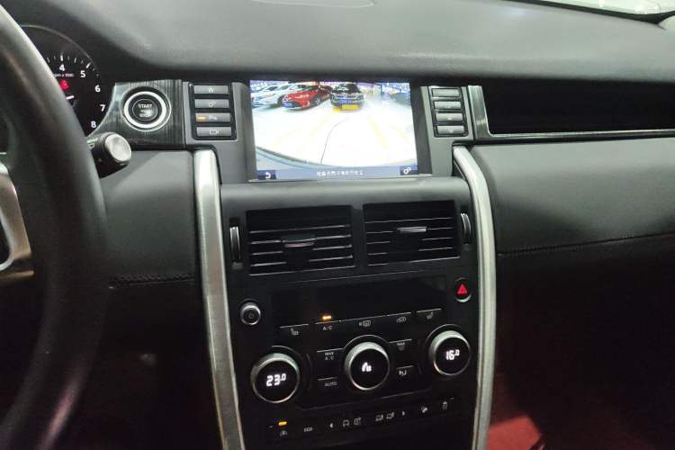 Used Land Rover Discovery Sport 2017 2.0T HSE Audio And AC Panel