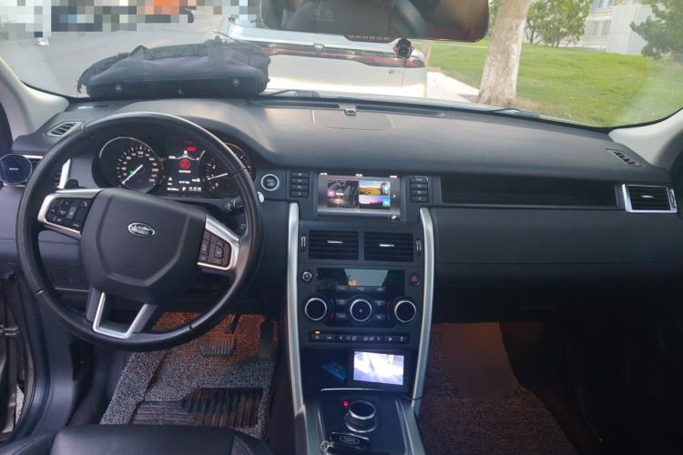 Used Land Rover Discovery Sport 2017 2.0T SE Center Console