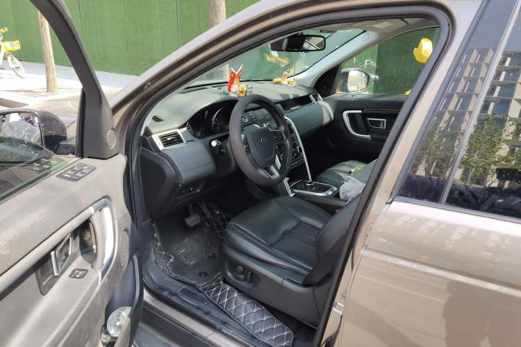 Used Land Rover Discovery Sport 2017 2.0T SE Driver Seat