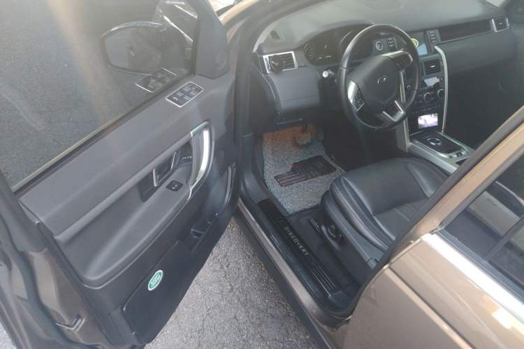 Used Land Rover Discovery Sport 2017 2.0T SE Driver Seat