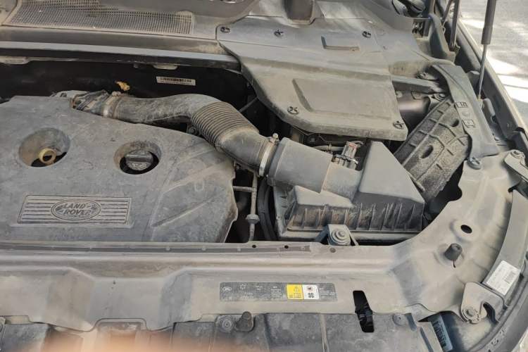 Used Land Rover Discovery Sport 2017 2.0T SE Engine Bay Left