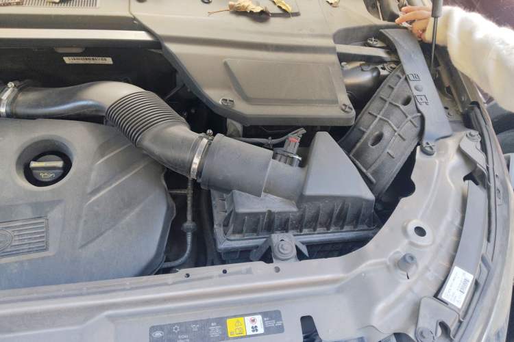 Used Land Rover Discovery Sport 2017 2.0T HSE Engine Bay Left