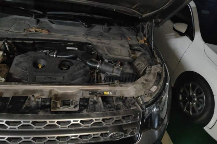 Used Land Rover Discovery Sport 2017 2.0T SE Engine Bay Left