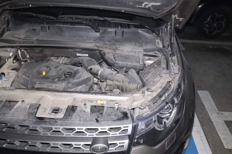 Used Land Rover Discovery Sport 2017 2.0T SE Engine Bay Left