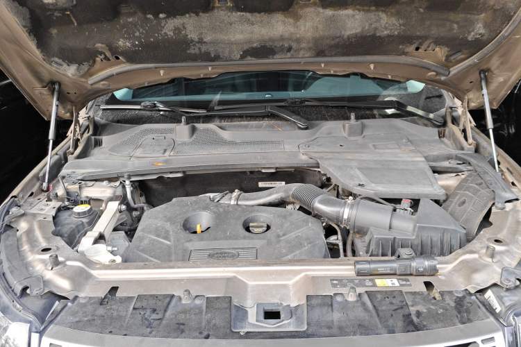 Used Land Rover Discovery Sport 2017 2.0T SE Engine Bay