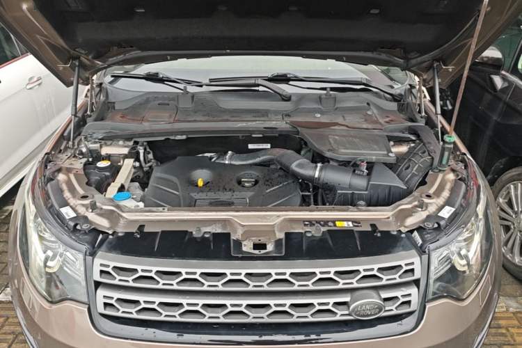 Used Land Rover Discovery Sport 2017 2.0T SE Engine Bay