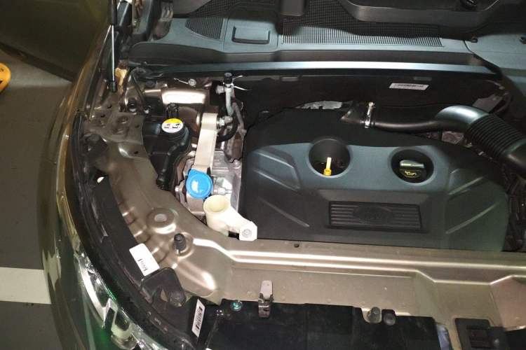 Used Land Rover Discovery Sport 2017 2.0T HSE Engine Bay Right