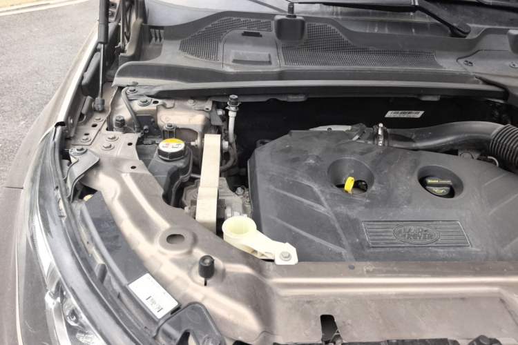 Used Land Rover Discovery Sport 2017 2.0T Cool Black Limited Edition Engine Bay Right