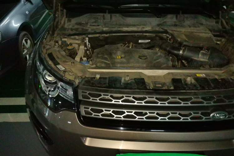 Used Land Rover Discovery Sport 2017 2.0T SE Engine Bay Right